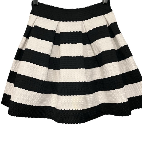 NWT, Express Black White Striped Structured Stretch Pouf Skater Mini Skirt, Sz S - Picture 5 of 14